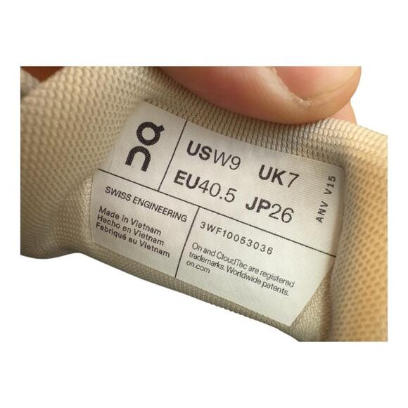 On Cloud 6 Waterproof Running Shoe Beige Women size 9 - Picture 9 of 9